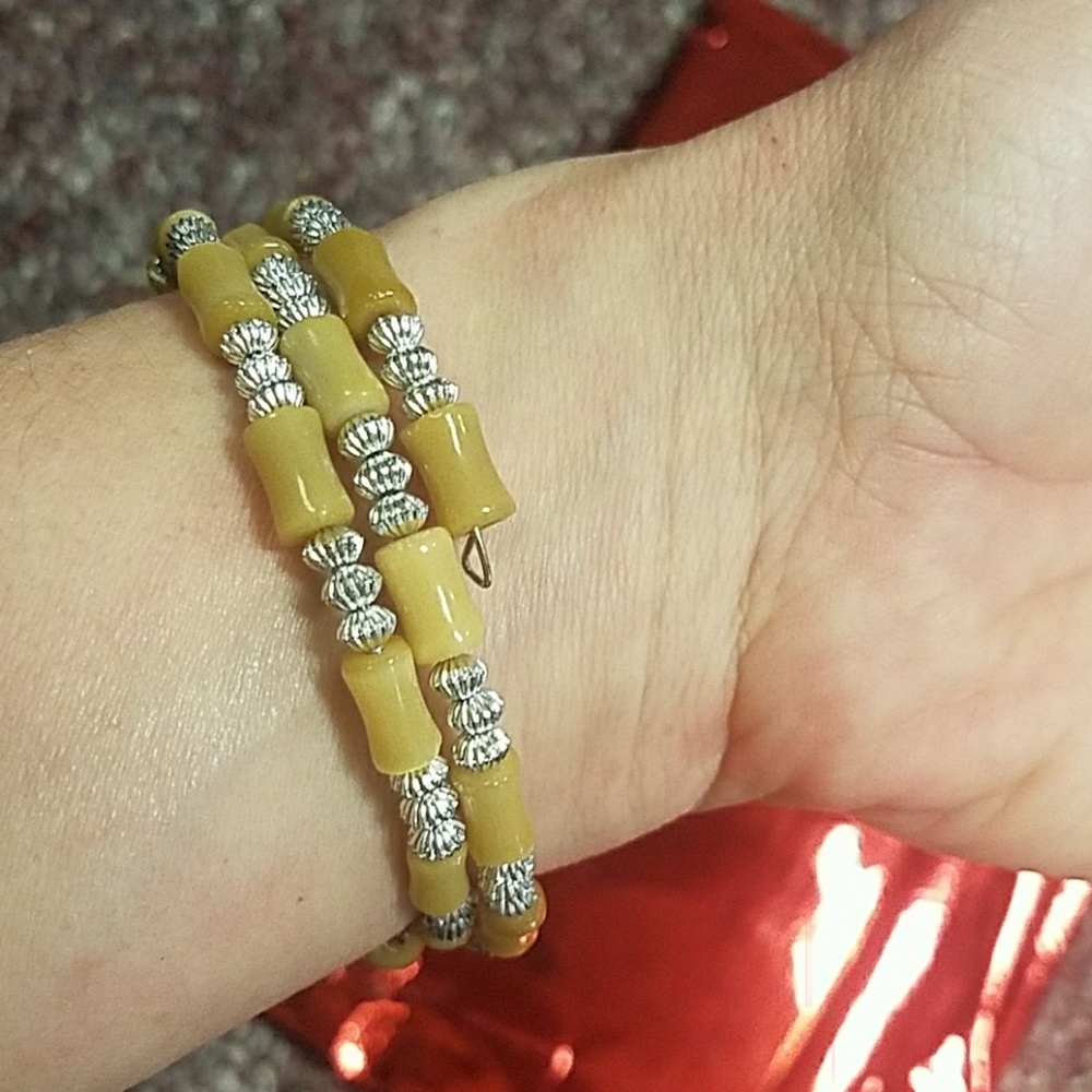 ❤ 2/$15 Fun stretchy bracelet